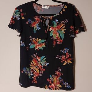 Missa floral tie neck Tee sz. M